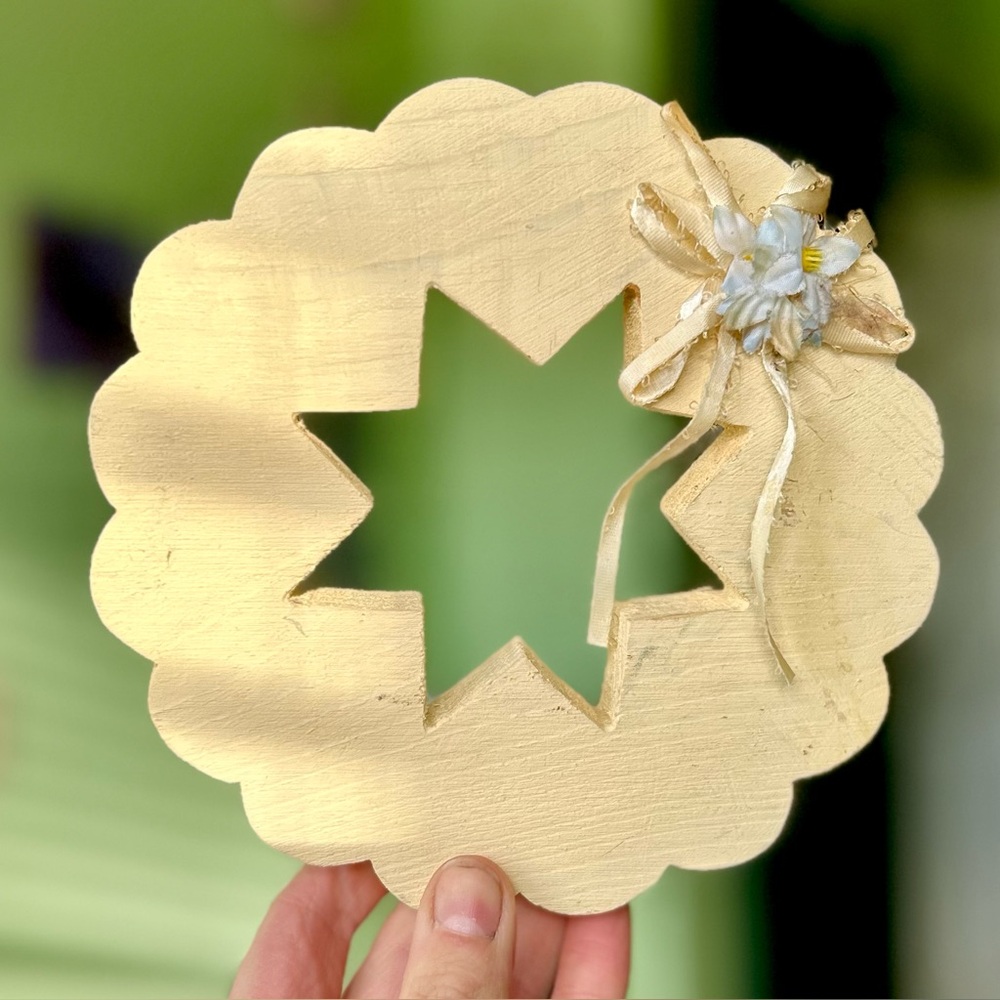 VTG Wooden Faux Floral Ribbon Star Cut Out Farmhouse Cottagecore Wall Art